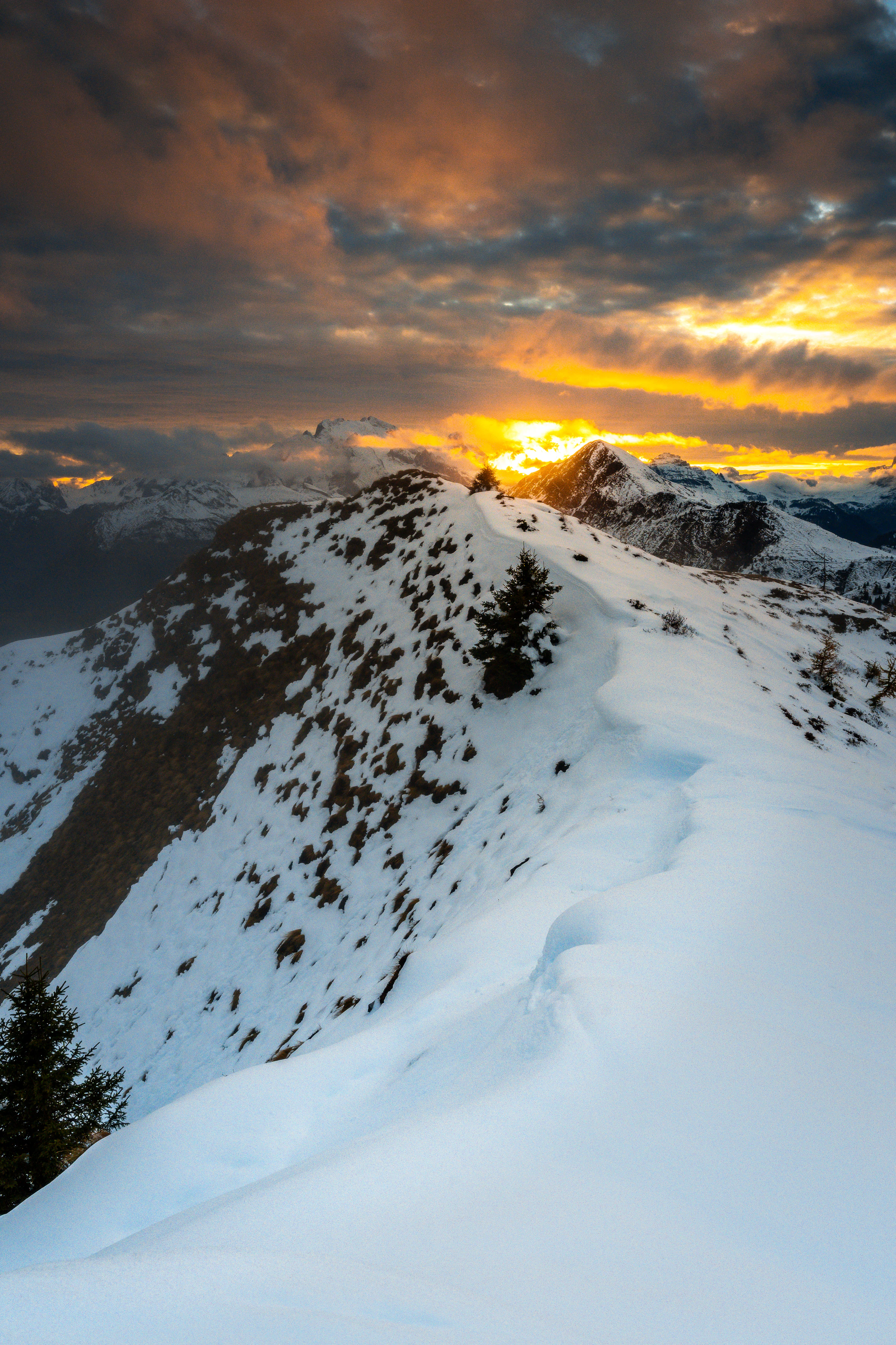David Becker_1758563480390_unsplash_id_GiD3xi5eDk8